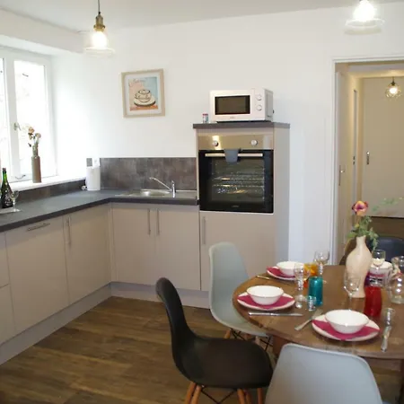 La Cour Royale * Μπαγιέ