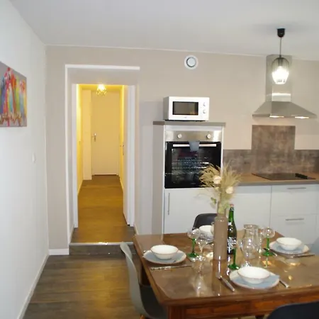 La Cour Royale * Μπαγιέ