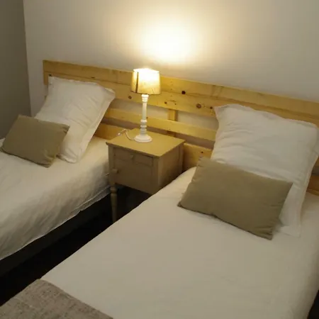 La Cour Royale * Μπαγιέ