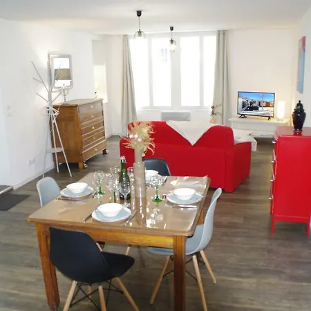 Apartament La Cour Royale *